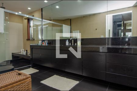 Casa de condomínio à venda com 1180m², 4 quartos e 3 vagasBanheiro da Suíte 1