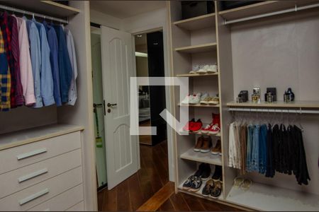 Casa de condomínio à venda com 1180m², 4 quartos e 3 vagasCloset da suite 1
