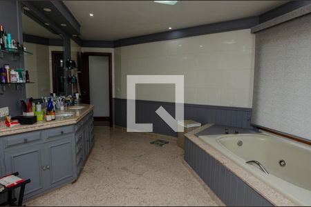 Casa de condomínio à venda com 1180m², 4 quartos e 3 vagasBanheiro da Suíte 4