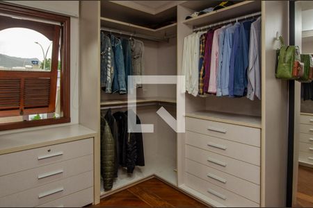 Casa de condomínio à venda com 1180m², 4 quartos e 3 vagasCloset da suite 1