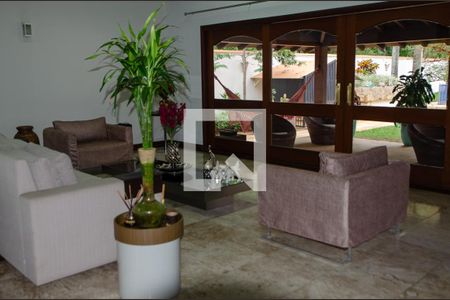 Sala de estar de casa de condomínio à venda com 4 quartos, 1180m² em Barra da Tijuca, Rio de Janeiro