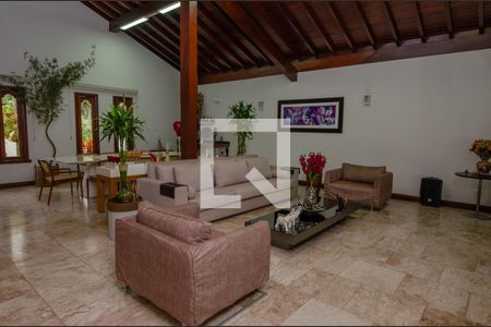 Sala de estar de casa de condomínio à venda com 4 quartos, 1180m² em Barra da Tijuca, Rio de Janeiro