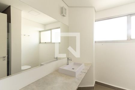 Banheiro de apartamento para alugar com 3 quartos, 121m² em Itaim Bibi, São Paulo