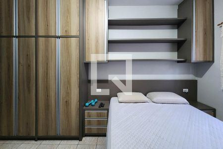 Casa à venda com 272m², 5 quartos e 8 vagas Casa à venda com 272m², 5 quartos e 8 vagasQuarto 4