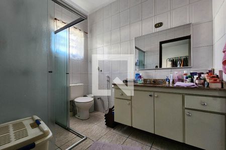 Casa à venda com 272m², 5 quartos e 8 vagas Casa à venda com 272m², 5 quartos e 8 vagasBanheiro da Suíte