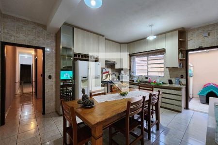 Casa à venda com 272m², 5 quartos e 8 vagas Casa à venda com 272m², 5 quartos e 8 vagasCozinha