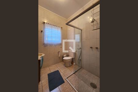 Casa à venda com 272m², 5 quartos e 8 vagas Casa à venda com 272m², 5 quartos e 8 vagasBanheiro