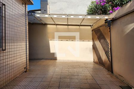 Casa à venda com 272m², 5 quartos e 8 vagas Casa à venda com 272m², 5 quartos e 8 vagasGaragem