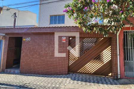 Casa à venda com 272m², 5 quartos e 8 vagas Casa à venda com 272m², 5 quartos e 8 vagasFachada