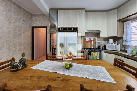 Casa à venda com 272m², 5 quartos e 8 vagas Casa à venda com 272m², 5 quartos e 8 vagasCozinha