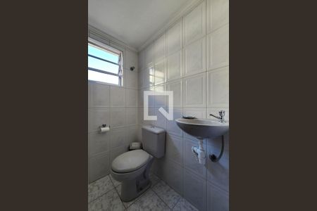 Casa à venda com 272m², 5 quartos e 8 vagas Casa à venda com 272m², 5 quartos e 8 vagasBanheiro do Salão de Festas