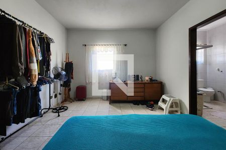 Casa à venda com 272m², 5 quartos e 8 vagas Casa à venda com 272m², 5 quartos e 8 vagasSuíte