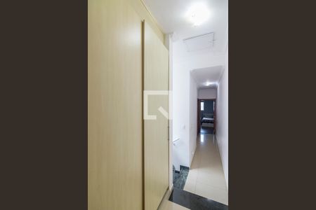 Corredor de casa à venda com 4 quartos, 202m² em Vila Scarpelli, Santo André