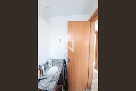 Banheiro da Suíte de apartamento à venda com 2 quartos, 48m² em Conjunto Helena Antipoff, Belo Horizonte