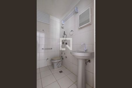 Banheiro de kitnet/studio para alugar com 1 quarto, 30m² em Centro, São Paulo