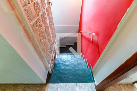 Casa à venda com 125m², 3 quartos e 2 vagasEscada de acesso quartos