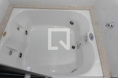 Apartamento à venda com 83m², 2 quartos e sem vagaBanheiro da Suíte