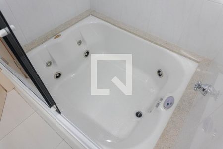 Apartamento à venda com 83m², 2 quartos e sem vagaBanheiro da Suíte