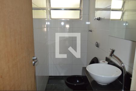 Casa à venda com 350m², 5 quartos e 6 vagasBanheiro na Área de Garagem