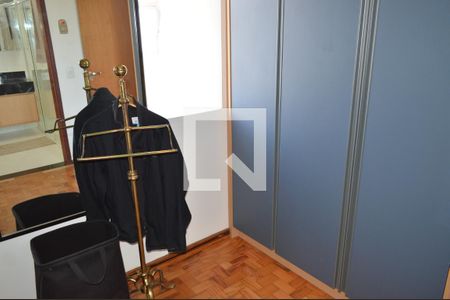 Casa à venda com 350m², 5 quartos e 6 vagasCloset da suíte 2