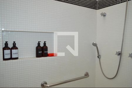 Casa à venda com 350m², 5 quartos e 6 vagasBanheiro da Suíte 2