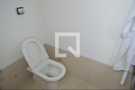 Casa à venda com 350m², 5 quartos e 6 vagasBanheiro da Suíte 1