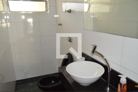 Casa à venda com 350m², 5 quartos e 6 vagasBanheiro de serviço