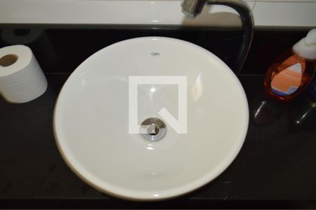 Casa à venda com 350m², 5 quartos e 6 vagasBanheiro de serviço