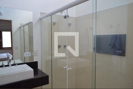 Casa à venda com 350m², 5 quartos e 6 vagasBanheiro da Suíte 1