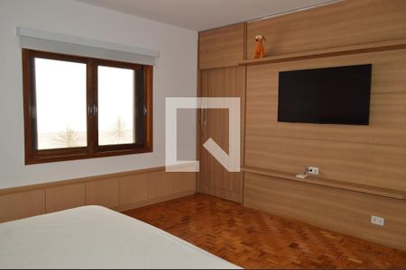 Casa à venda com 350m², 5 quartos e 6 vagasSuíte 2