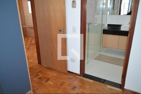Casa à venda com 350m², 5 quartos e 6 vagasCloset da suíte 2