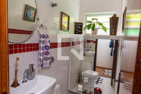 Casa à venda com 220m², 3 quartos e 6 vagas Casa à venda com 220m², 3 quartos e 6 vagasLavabo