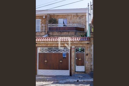 Casa à venda com 220m², 3 quartos e 6 vagas Casa à venda com 220m², 3 quartos e 6 vagasFachada