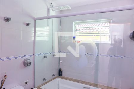 Casa à venda com 220m², 3 quartos e 6 vagas Casa à venda com 220m², 3 quartos e 6 vagasBanheiro da Suíte