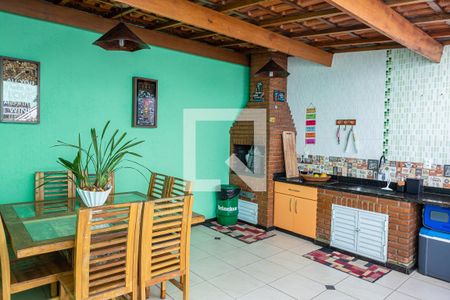 Casa à venda com 220m², 3 quartos e 6 vagas Casa à venda com 220m², 3 quartos e 6 vagasÁrea de Serviço