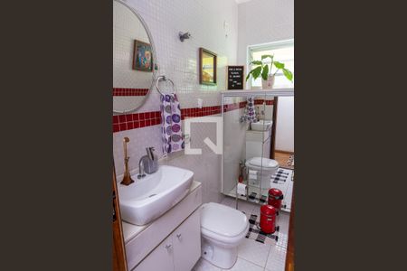 Casa à venda com 220m², 3 quartos e 6 vagas Casa à venda com 220m², 3 quartos e 6 vagasLavabo