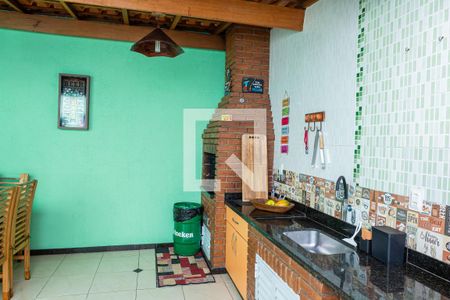 Casa à venda com 220m², 3 quartos e 6 vagas Casa à venda com 220m², 3 quartos e 6 vagasÁrea de Serviço