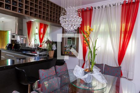 Casa à venda com 220m², 3 quartos e 6 vagas Casa à venda com 220m², 3 quartos e 6 vagasCozinha