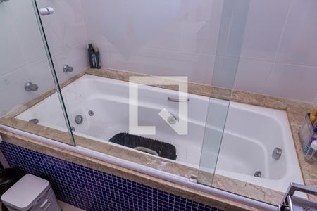 Casa à venda com 220m², 3 quartos e 6 vagas Casa à venda com 220m², 3 quartos e 6 vagasBanheiro da Suíte