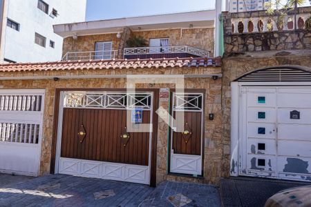 Casa à venda com 220m², 3 quartos e 6 vagas Casa à venda com 220m², 3 quartos e 6 vagasFachada