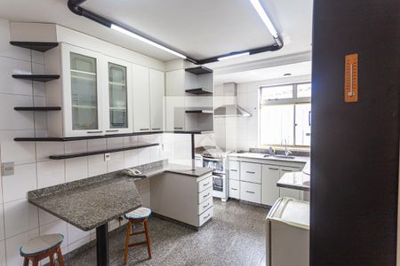 Casa à venda com 460m², 5 quartos e 3 vagasCozinha 1