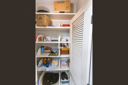 Casa à venda com 460m², 5 quartos e 3 vagasDespensa da Cozinha 1