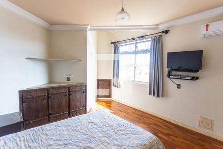 Casa à venda com 460m², 5 quartos e 3 vagasSuíte 1