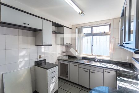 Casa à venda com 460m², 5 quartos e 3 vagasCozinha 2