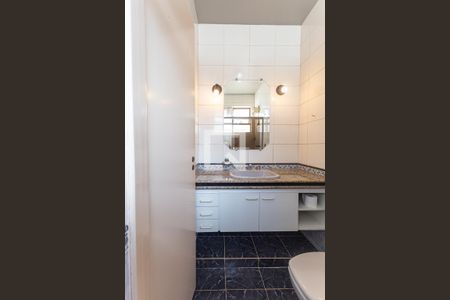 Casa à venda com 460m², 5 quartos e 3 vagasBanheiro da Suíte 2