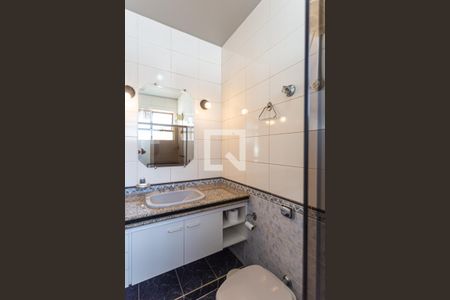 Casa à venda com 460m², 5 quartos e 3 vagasBanheiro da Suíte 2