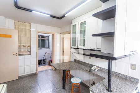 Casa à venda com 460m², 5 quartos e 3 vagasCozinha 1