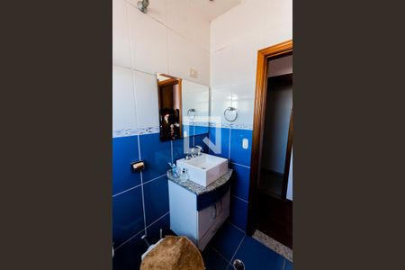 Casa à venda com 310m², 3 quartos e 7 vagasBanheiro da Suíte 2