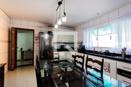 Casa à venda com 310m², 3 quartos e 7 vagasCozinha