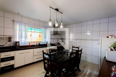 Casa à venda com 310m², 3 quartos e 7 vagasCozinha